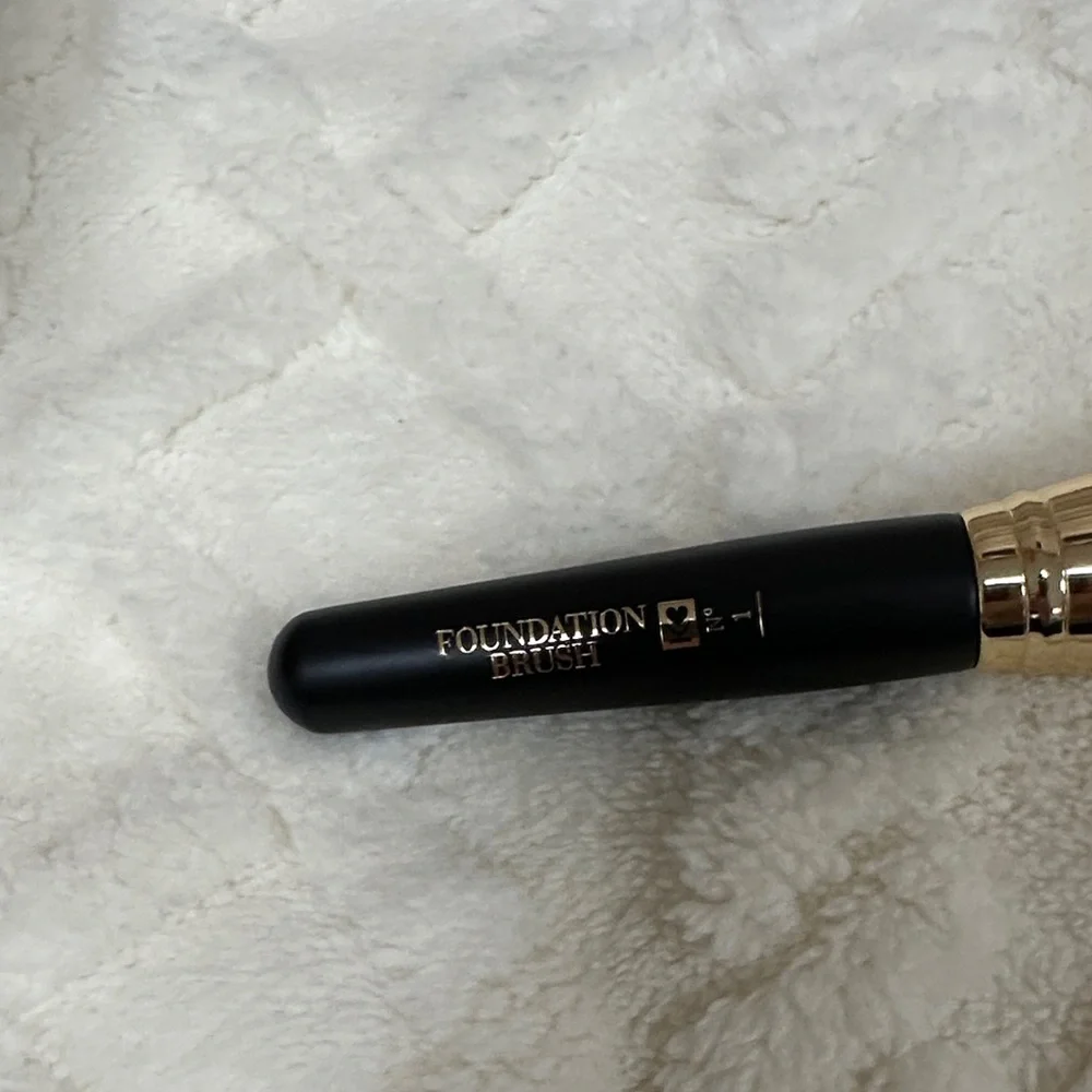 Belle by Kim Gravel Black Handle & Gold Ferrule Kabuki Brush - Picture 2 of 4